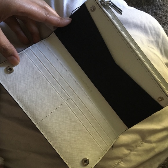 Sold - Picture 3 of 8